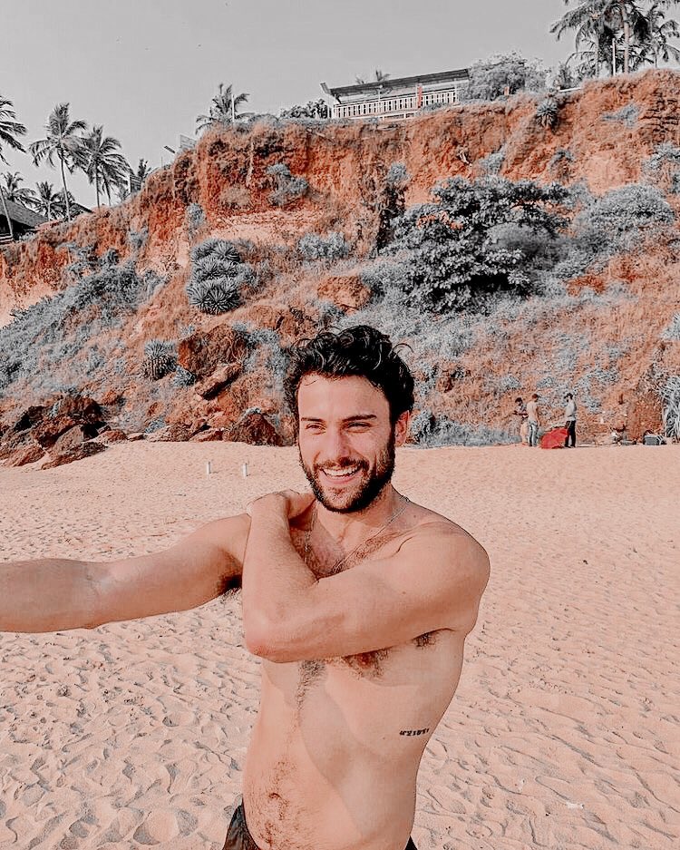 obscuratae's tweet image. ↳

   That’s a nice beach you got there! It’d be a shame if someone were to. . . KICK YOUR REAR AT VOLLEYBALL!!!!! 

     #maraudersbeach