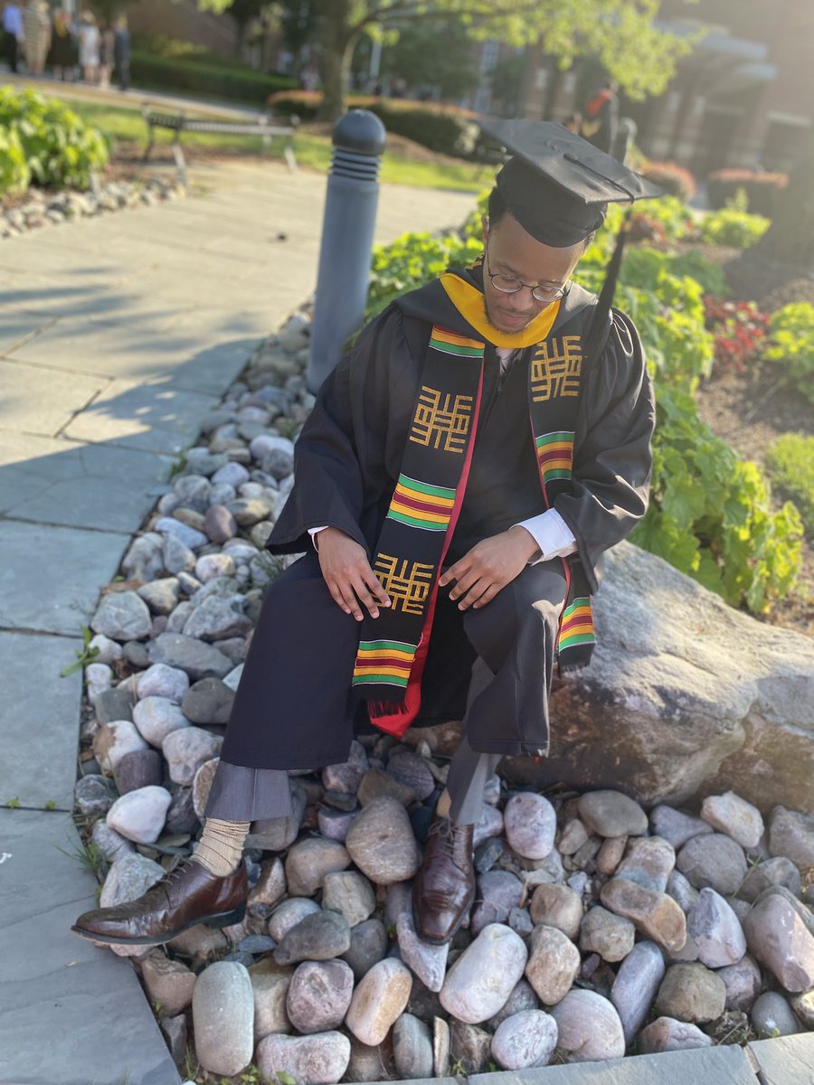 _schytown's tweet image. Guess who just got their Bachelors Degree today?

B.S. in Information Science👨🏾‍💻
#UMDGrad #BlackGrad