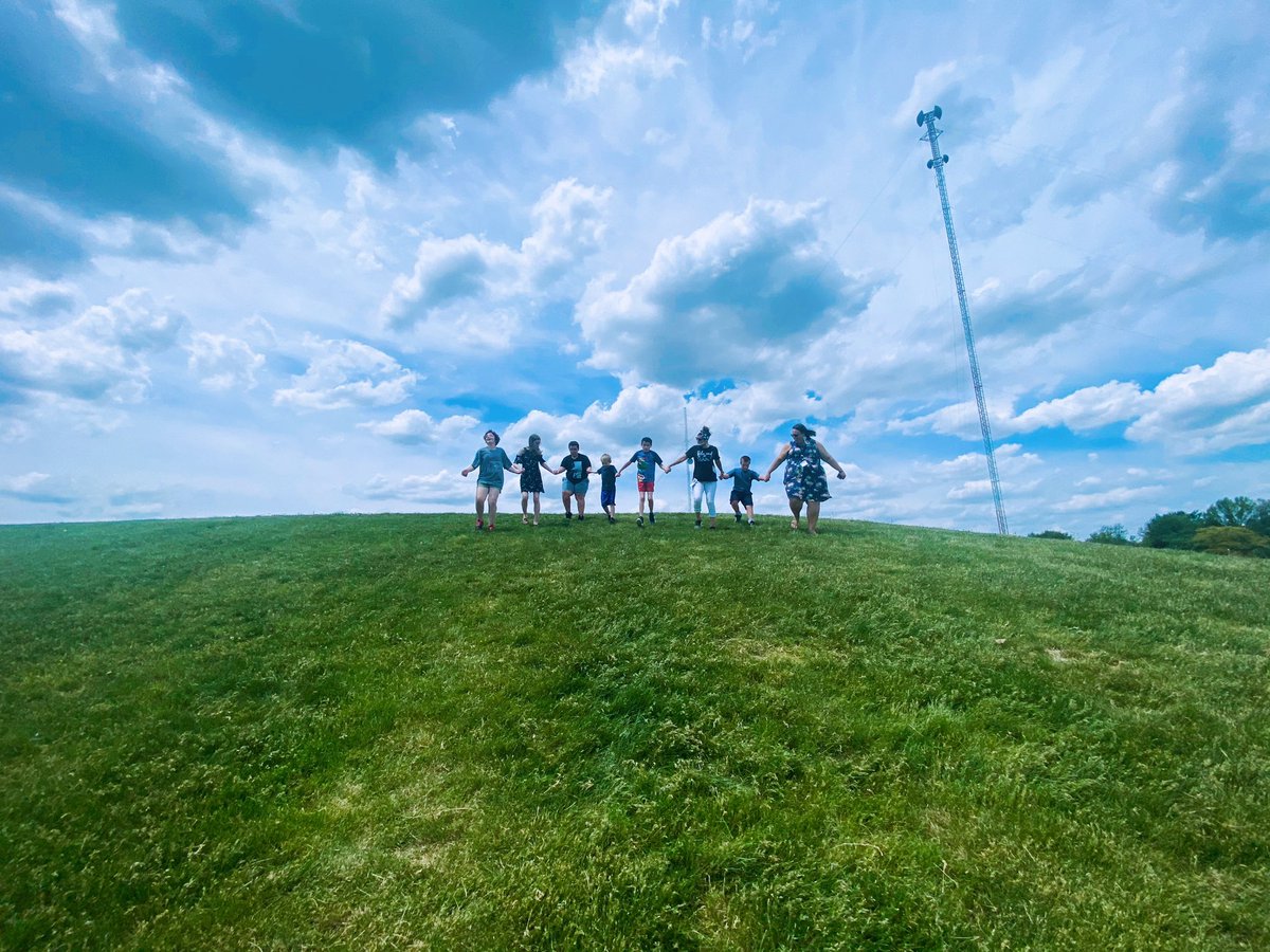 erica_bluhm's tweet photo. Bittersweet moments today during 4th grade recognition and climbing the hill! #BHESkeepmovingforward https://t.co/2vPbgWk2w6