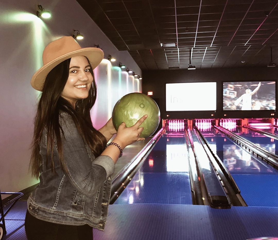 What's YOUR bowling style? #bowlingfashion #tgif #atx #dfw

📸  @beccaalvi