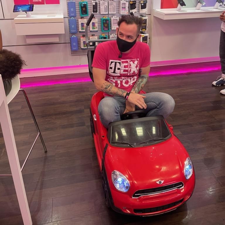 RobAymett's tweet photo. Need a smart car? Drive over to @TMobile at @HamiltonPlaceTN, we'll hook you up! #SyncUpDrive #ChattLoveWhatYouDo #BeastCoast #SoutheastStrong https://t.co/1pWGa24Tly