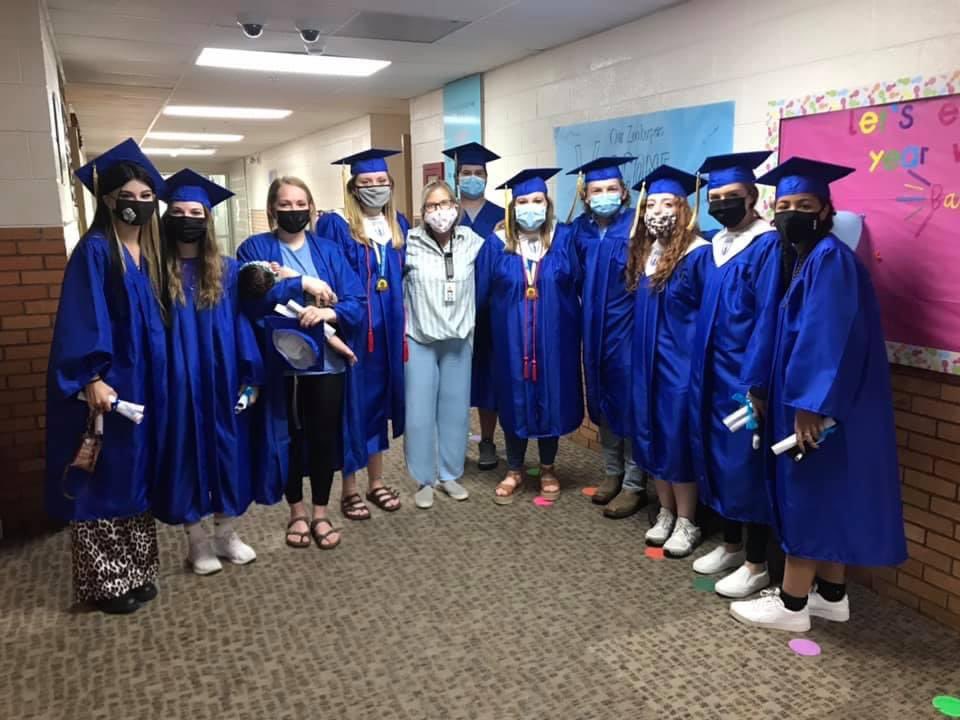 wileyrocks's tweet photo. These @HHS_Salthawks made their way back to where it all began today to walk the halls! Your Wiley family is so proud of you! #wileyrocks #SalthawkPride https://t.co/ierSUWnOmJ