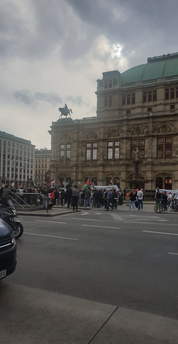 AisthenewishA's tweet photo. @niqhtfalcon today, I went to the city centre and saw more protest at two different locations! At Oper, Karlsplatz and at Stephansdom! https://t.co/K5nqxYA2tG