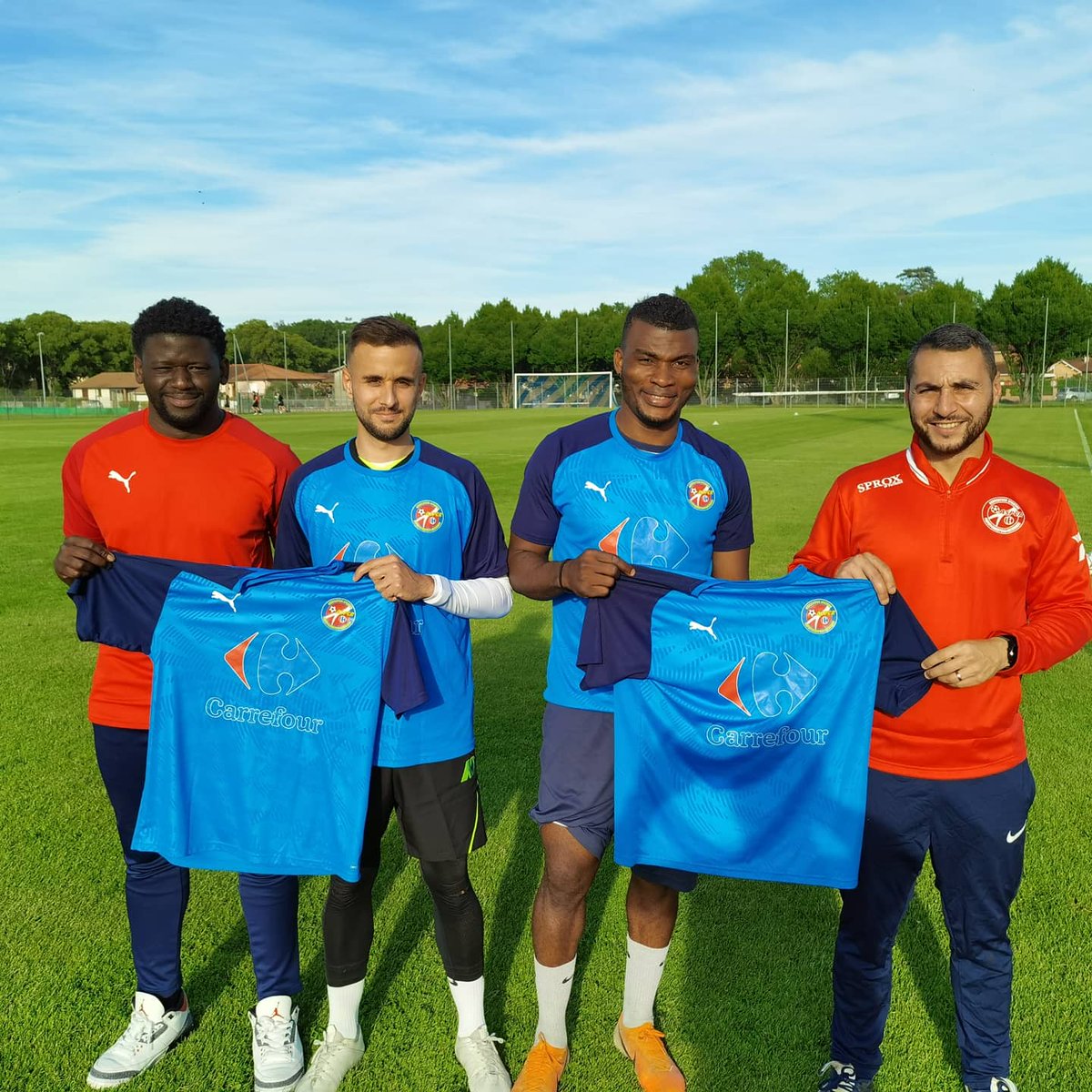 CrPortet's tweet photo. L'AS Portet CR est heureux de vous présenter ses deux premières recrues pour la saison 2021/2022:

Mehdi Ben Ismaïl, 29 ans, milieu de terrain .

César Sokmak Mbe, 32 ans, défenseur. https://t.co/vJtkqitaoe