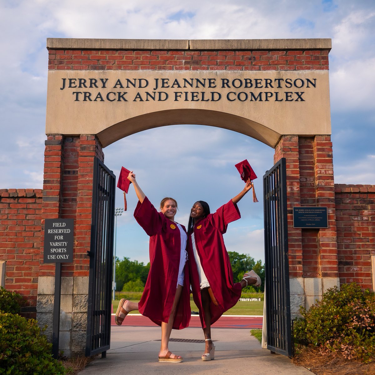 ElonXCTF's tweet photo. Celebrating our amazing and newest #ElonGrads! 🎓
#EUXCTF https://t.co/6xuxPwknd0