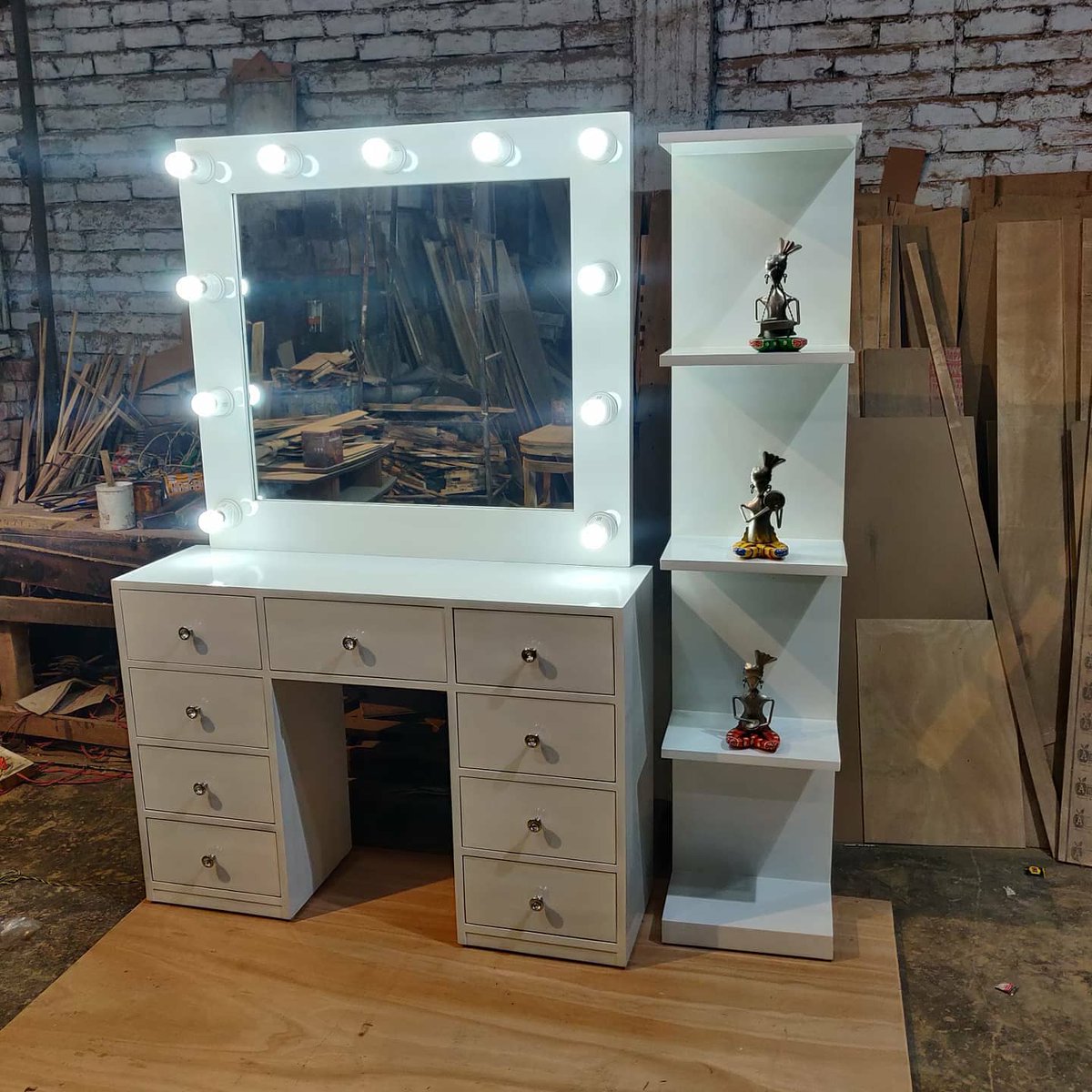 bhadouria's tweet photo. @bhadouria #furniture #kanpur #UttarPradesh https://t.co/04EleH60JF