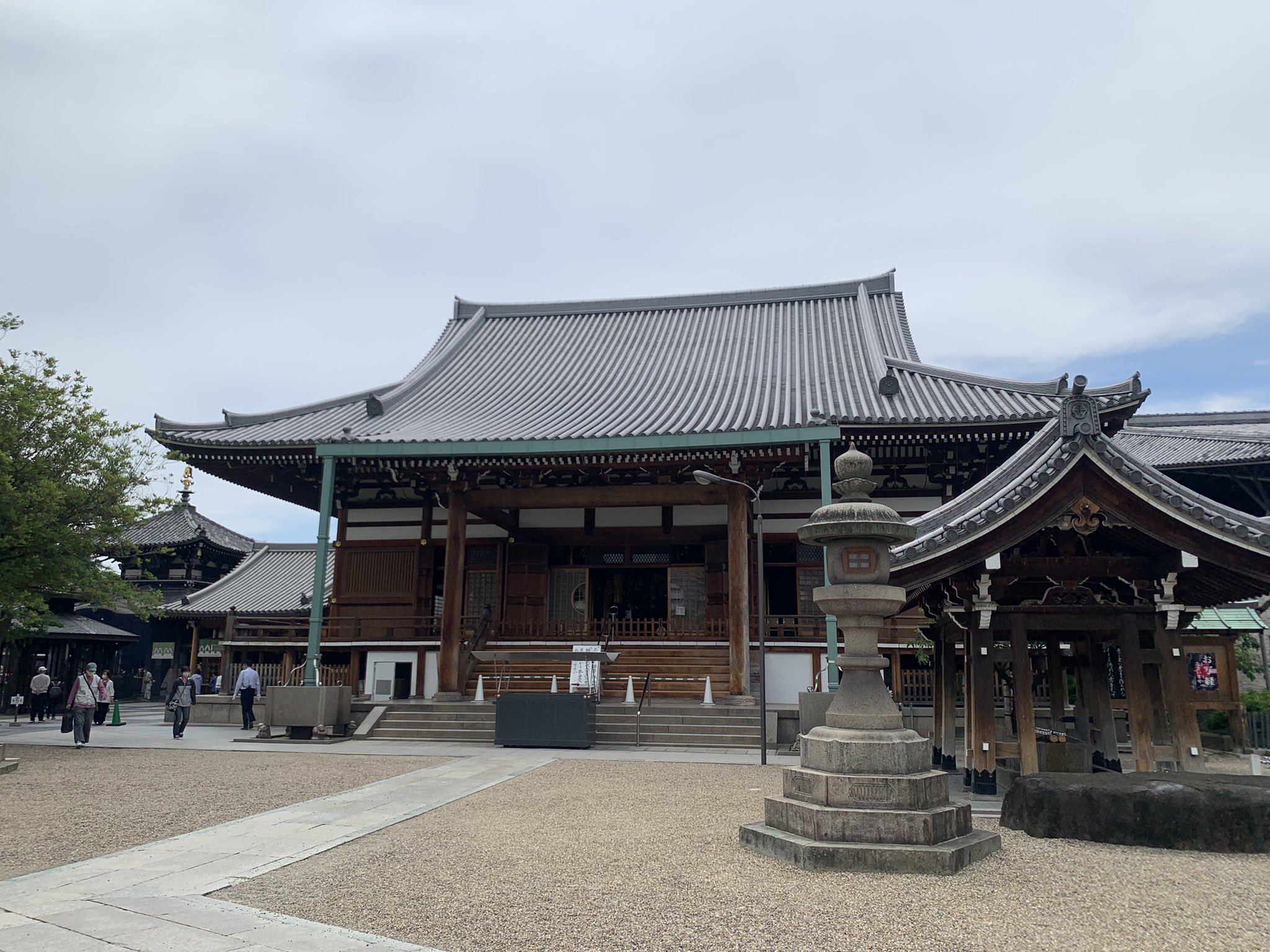 若井やるき 師若井はやと 横山たかし師 元相方若井たまるに 逢いに行っておりました 一心寺さん 爽やかな風で 迎えて下さいました 現在 上洛緑特急車内