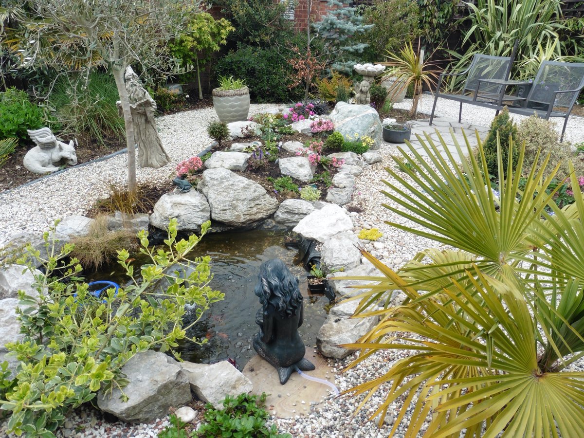 ian_hulf's tweet photo. As a garden project this year, We removed all the grass we here. So we can play in the garden all year round, It’s like the beach but with plants all around… #IansView #OurGarden #Southend #FrontLineWorkersCare. (162) https://t.co/La4mysuCqv