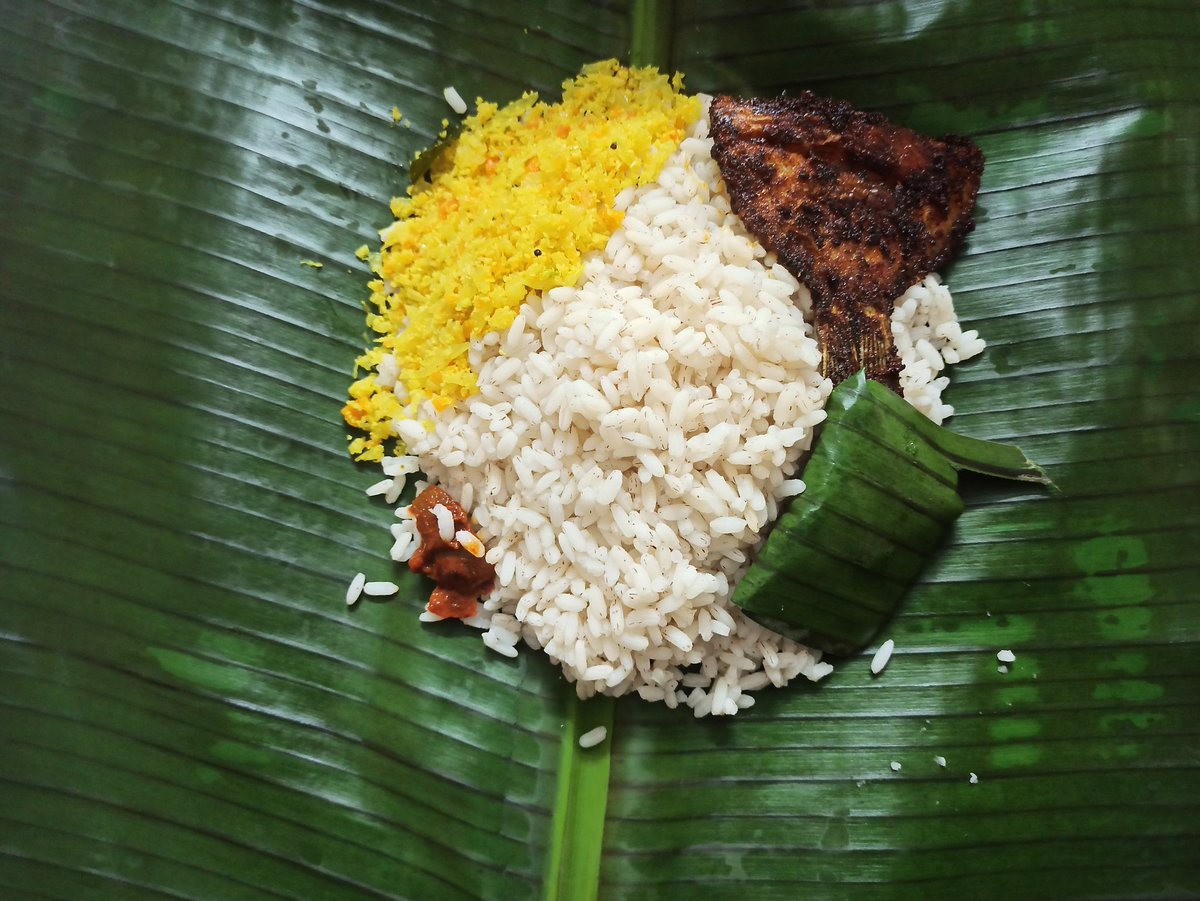 theresa_maryg's tweet photo. Emotions are best conveyed through actions...however small or big they are. My mama packed up lunches to provide the panchayat for distribution of the same, to covid affected families #StaySafeStayHealthy #keralacovid #LovingHands #communityoutreach https://t.co/gR869Gx1bG