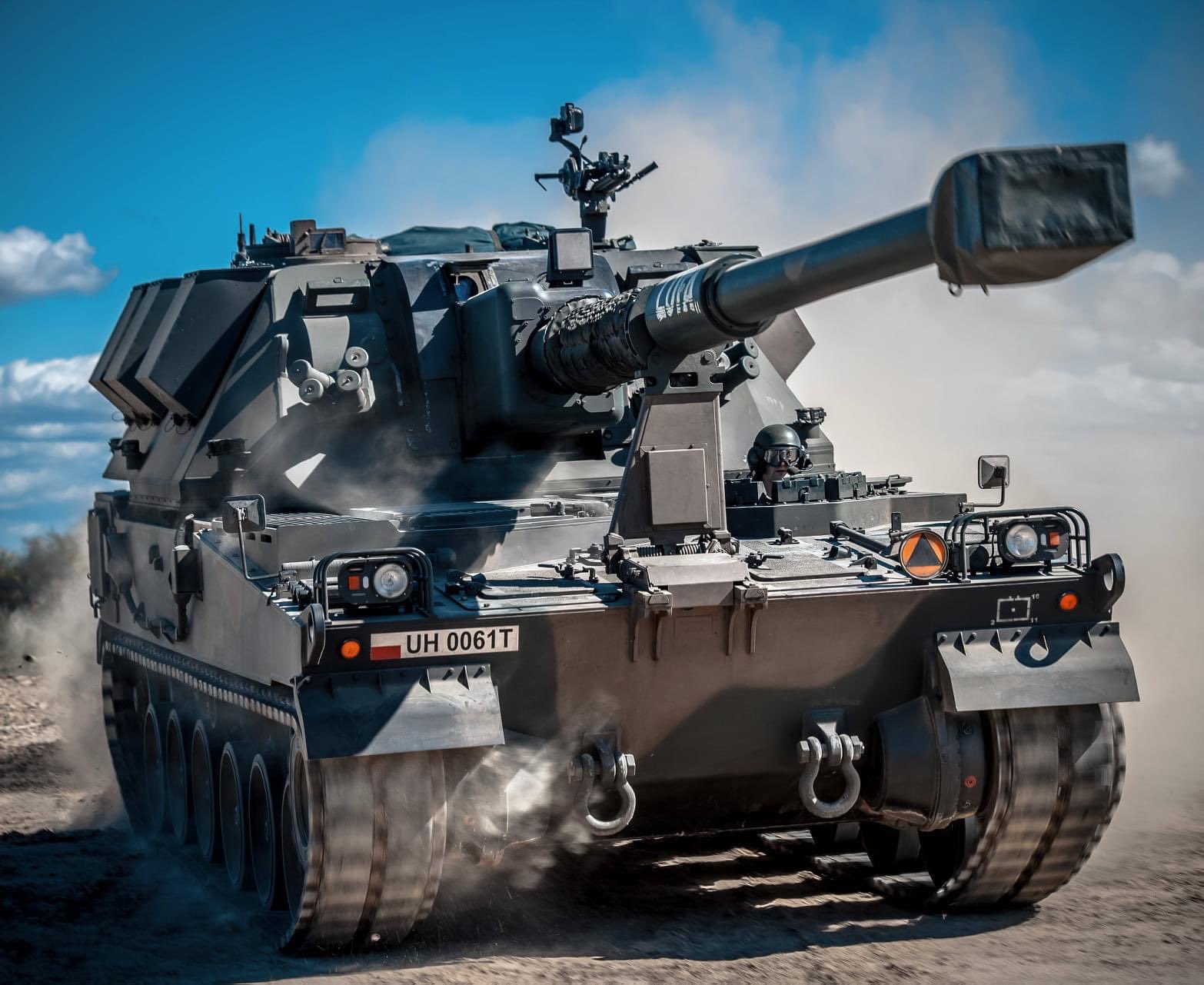 Ravi Ranjan🇮🇳 on Twitter: "AHS Krab Self-Propelled #Howitzer The KRAB can destroy the targets within the range of 40km with an intense rate of fire of six rounds per minute. https://t.co/Z3OVDkvxv1" /