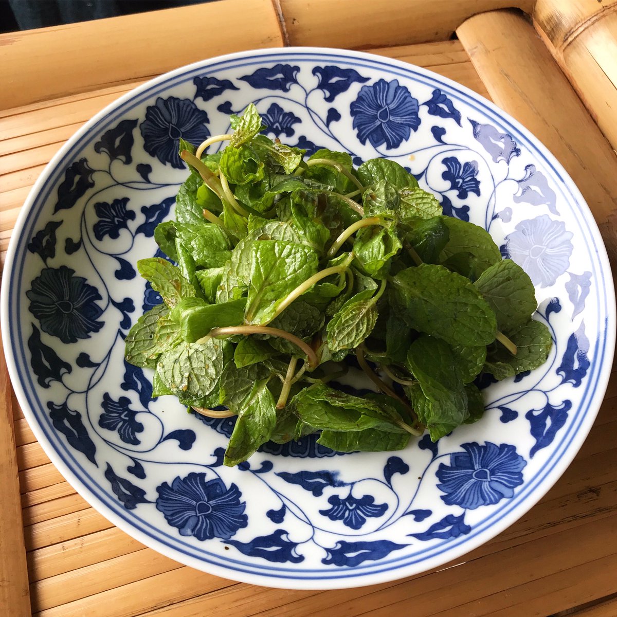 ミントは実は和え物にすると美味しいらしい 中国南方では羊肉などと合わせる Togetter ミントは実は和え物にすると美味しいらしい 中国南方では羊肉などと合わせる Togetter