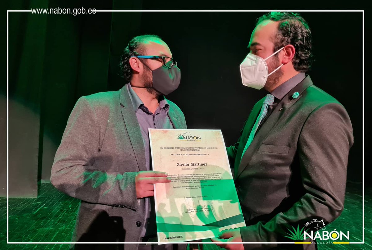 Nuestra máxima autoridad el día de hoy entregó un reconocimiento al Ejecutivo Desconcentrado, como una muestra de agradecimiento y gratitud por el apoyo que han brindado para el beneficio de nuestro Cantón. #NabónEsFamilia #AlcaldíaNabón <a href="/PaulinaPadrn/">Paulina Padrón</a> <a href="/josejaramillovi/">Jose Jaramillo Vintimilla</a> <a href="/xaesma/">Xavier Martínez Guillén</a>