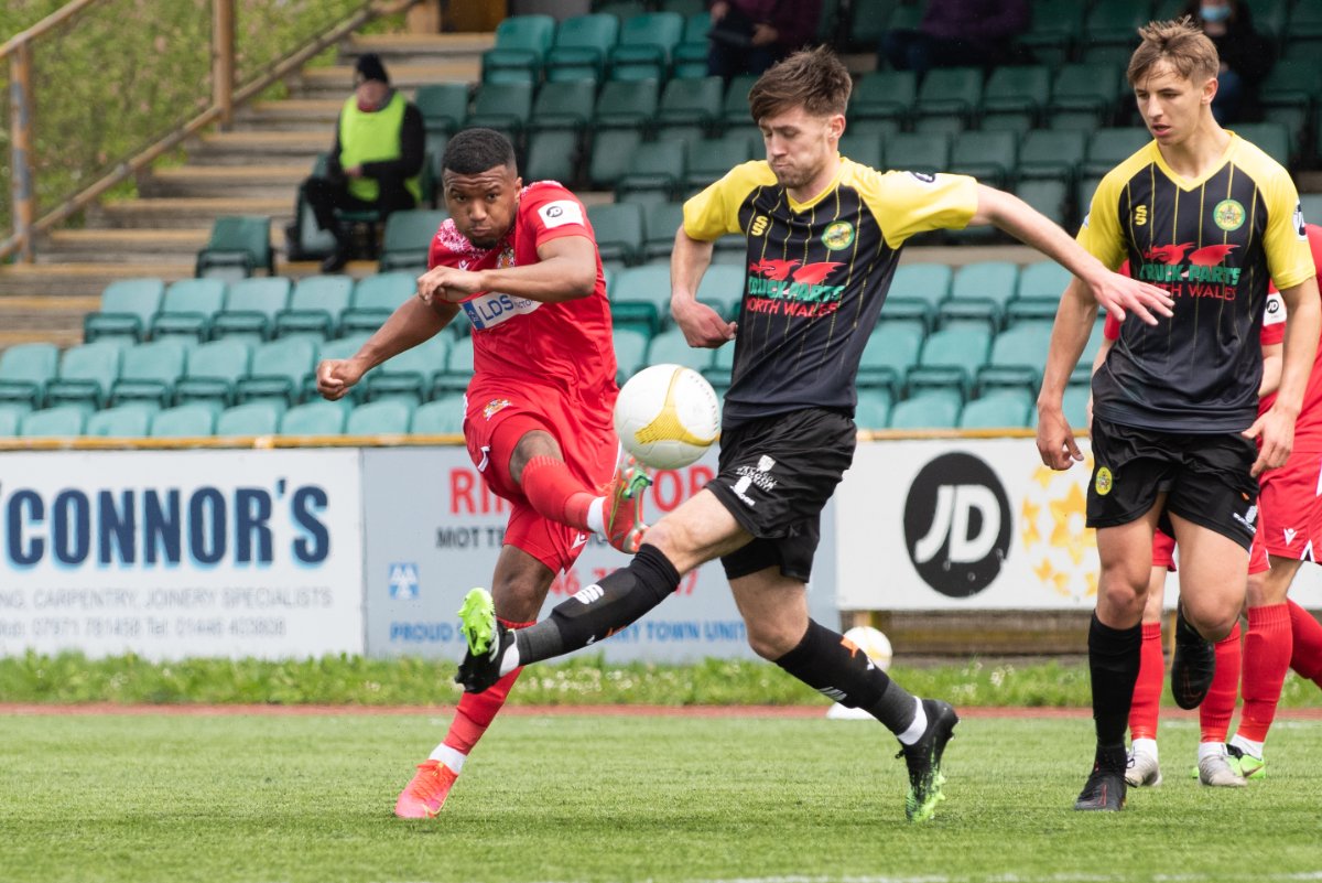BarryTownUnited's tweet photo. ⚽️ MATCHDAY! ⚽️

It's all to play for as we host @CaernarfonTown in the semi-final of the #JDCymruPremier European playoffs (kick-off 5:30pm). Follow live updates right here and watch live on @sgorio. 

#BARCFN | #YourTownYourTeam https://t.co/2tVpMUj9eg