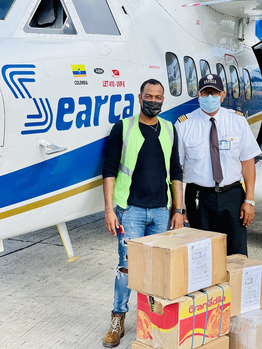 RaulHuffington's tweet photo. Agradecido con @SofiGomezU @Searca_oficial por traernos los libros que recibimos en donación para los niños y jóvenes de la isla. https://t.co/iBzExbYT67