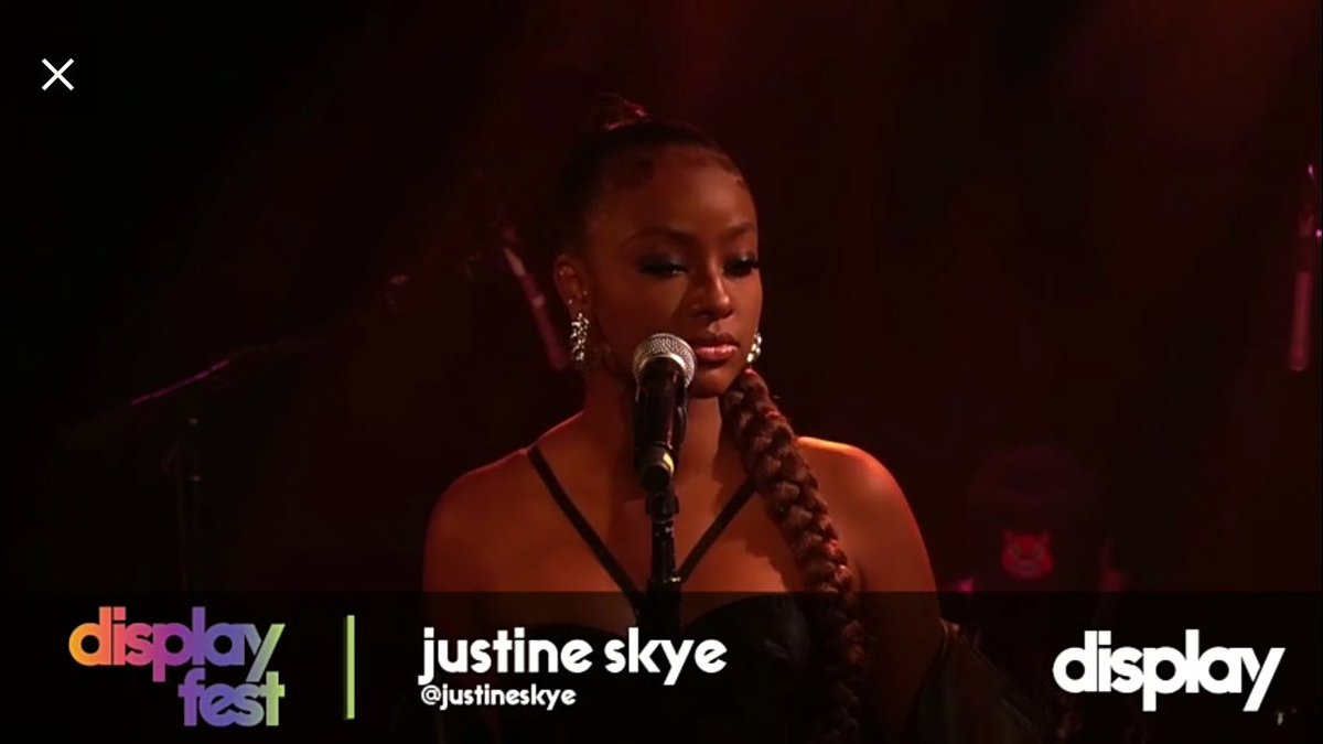 JSkyeBR's tweet photo. โ Justine Skye performando no #DisplayFest! ๐ https://t.co/G5GHSZQY6H