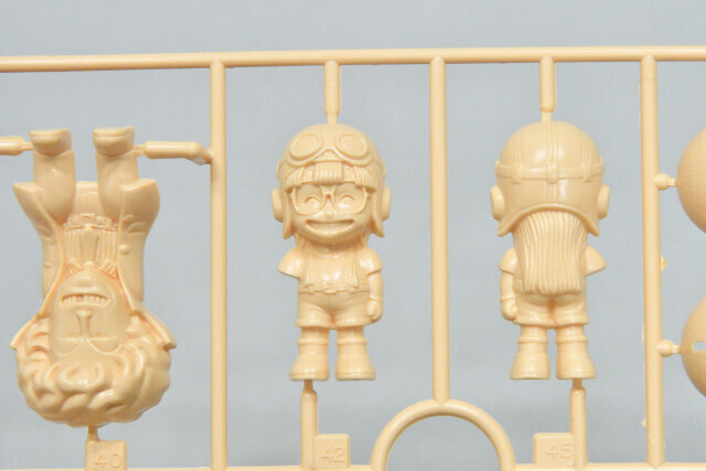 廣田恵介 どうですか 皆さん アラレちゃんの世界では ウンチ 説明書では うんち と平仮名表記 はキャラクター ですからね こうしてロボットのプラモなのに 当たり前のようにウンチが付いてくるんですよ ほかのアニメのプラモデルにウンチが付属