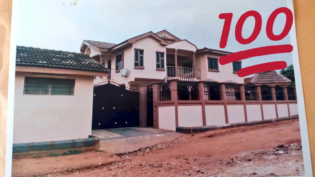 GhettoPromoter1's tweet photo. #IGP, PROPERTY FOR SALE

A. Type: Two Storey
1. Location: Adenta, 200 meters behind Adenta Bus station.
2. Plot size: 75×100 feet https://t.co/21lzLvsNDn