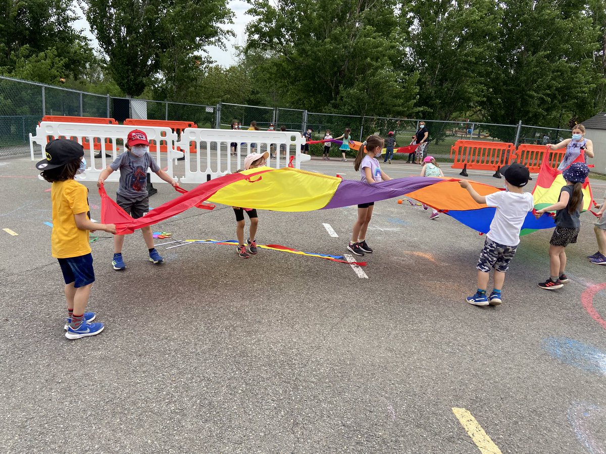 SPOTLIGHT: Daycare Week ~ Day 4☀️ 
On this last day of daycare week, our students had so much fun playing in the sun!!☀️
Different stations were set up for them to enjoy! 🤩 
We love East Hill’s Daycare!!❤️
#easthillrocks