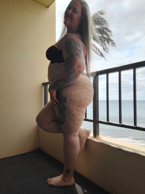 Showing skin in paradise https://t.co/EqN5jnbXN0<a href="/tag/mvsales"class="tags"><span>#mvsales</span></a>