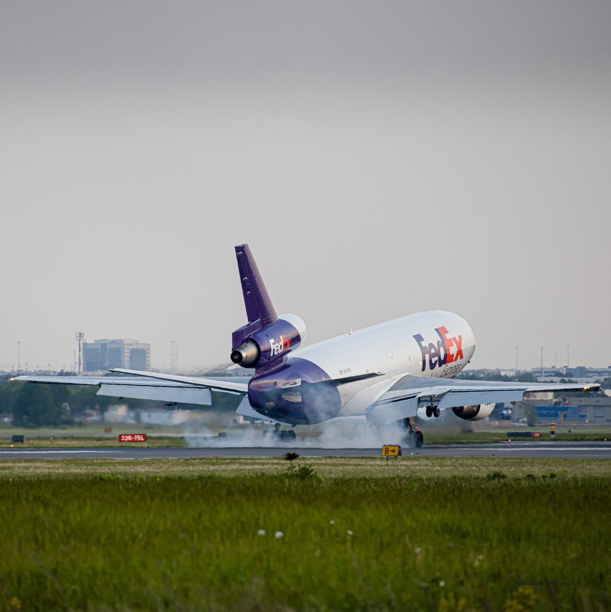 AviationBeavers's tweet photo. FedEx DC10-10F arriving on runway 23 this evening!
-
@FedEx 
@TorontoPearson 
@SkiesMag 
@AeronewsGlobal 
@airwaysmagazine 
@simple_flying 
-
#fedex #AvGeek #dc10 #fedexexpress #mcdonelldouglas #yyz #planespotter #planespotting #aviation #Toronto https://t.co/D58lbGpppK