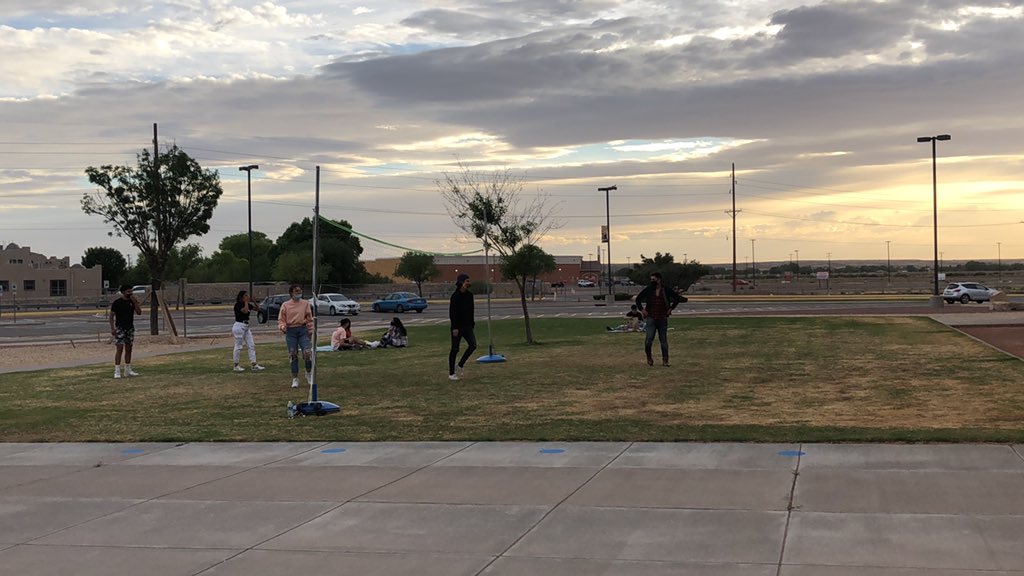 LozanoSEHS's tweet photo. @SE_CO21 you still have time to come down to your senior sunrise! We have food, music, and good company! #sehsthebest https://t.co/LlyXkPISA2
