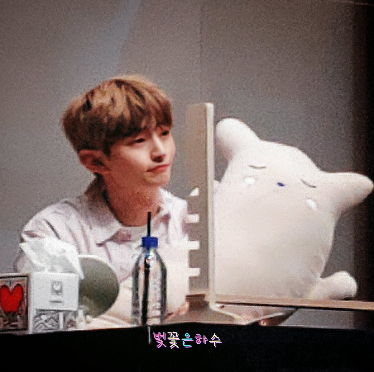 ltmy6942's tweet photo. 210521 걈댕구!!!!!  #윤지성 #사랑하지룽
(근데..나 옷입을꺼 없어서 그냥 잠옷입을까? 하다가 아니야..츄리닝도 좀 그렇지? 하다가 갔는데..지룽이가 잠옷입었어!!
글구 역시 전 반바지룽이 좋아요~♥) https://t.co/bmOSspIrso