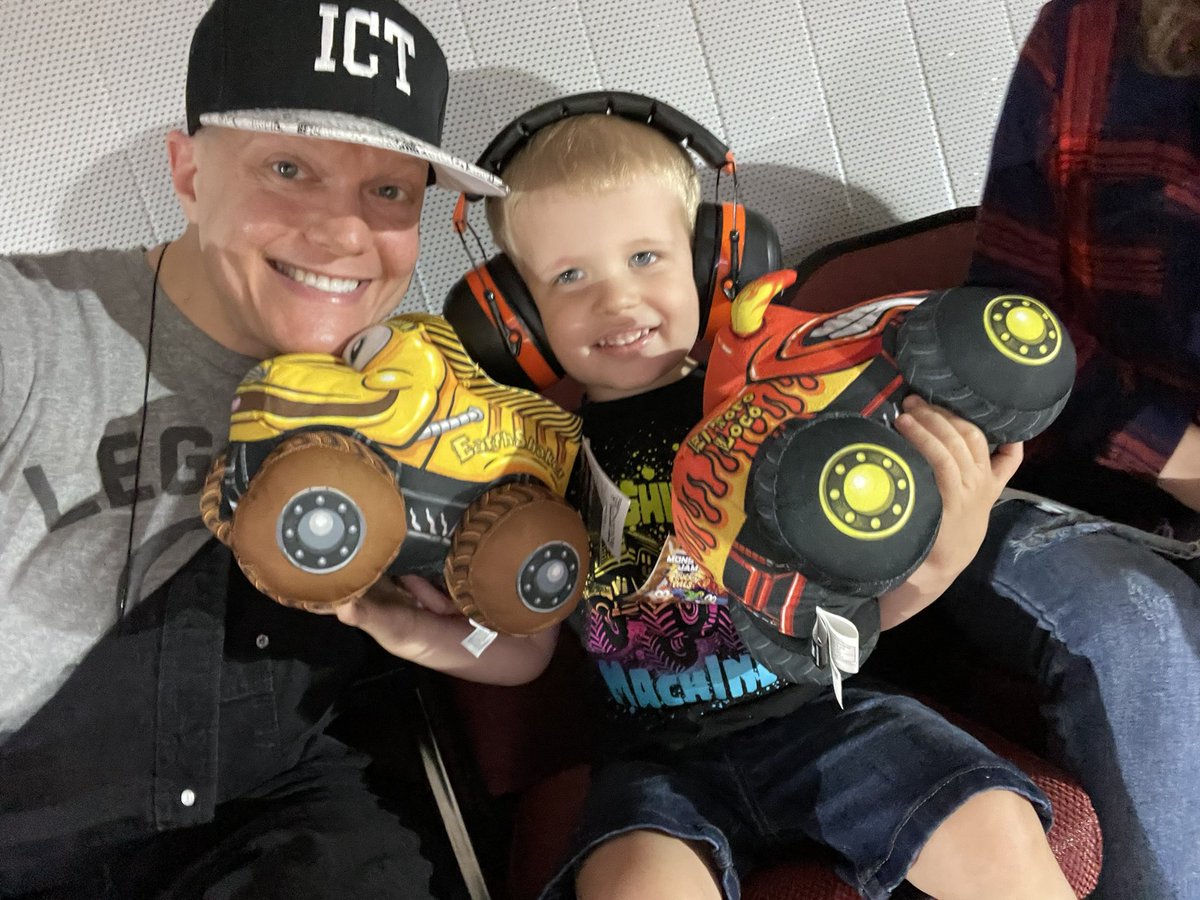 andymcfayden's tweet photo. Yo! Hit the merch table up @MonsterJam itβs LEGIT! πͺπ₯ #LucasMatthew #UncleNeNe
*masks off for photo only π· https://t.co/tqlQExS6dB