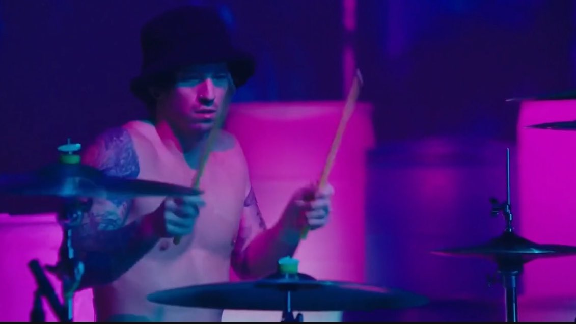 dunmshow's tweet photo. THREAD OF THANK YOU @twentyonepilots https://t.co/o0vyqeX9Nc