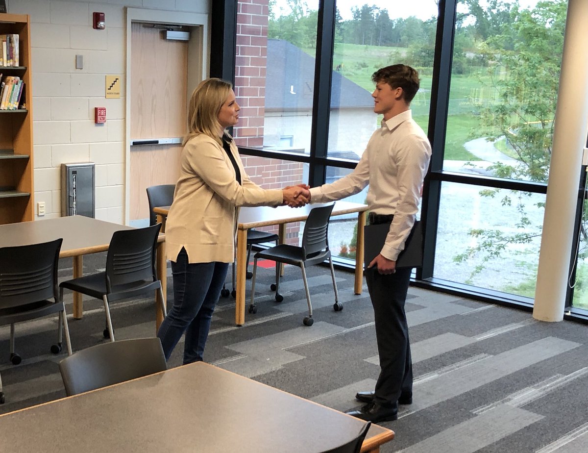 XavierSaints's tweet photo. A big congratulations to XHS senior, Ivan Thomas, on his appointment to the @NavalAcademy! Congresswoman @hinsonashley stopped by Xavier this afternoon to visit with Ivan and let him know that Iowa is proud of him. Xavier Nation certainly is! #ForeverASaint #AnchorsAweigh https://t.co/G6CpxUaiEW