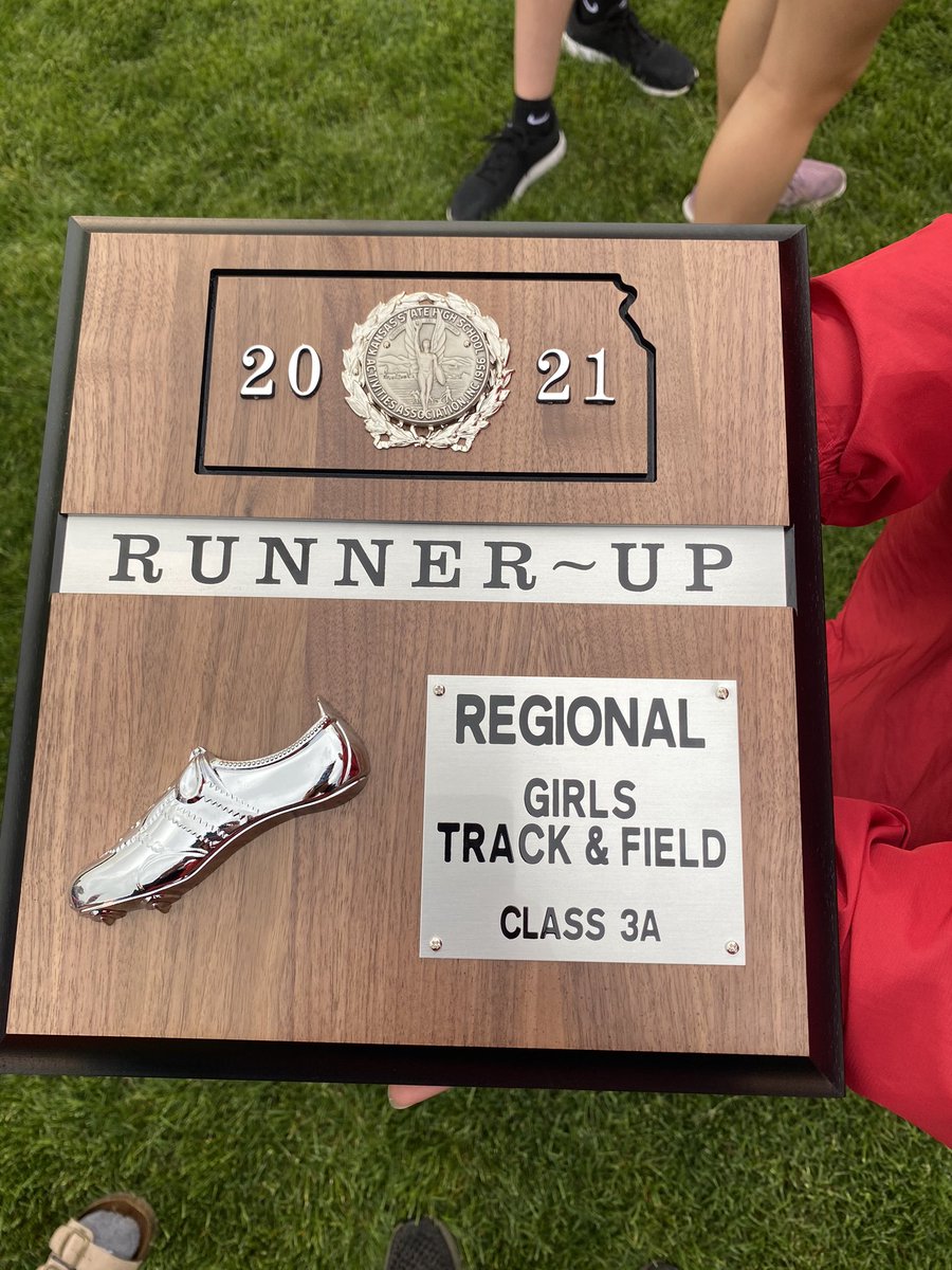 CONGRATS TO OUR STATE QUALIFIERS AND GIRLS PLACING 2nd OVERALL!!!!! 🥈🏆⁣

⁣Abby Reid- 100H, 300H, pole vault, 4x4⁣
Marah Lutz- 4x4, 4x8⁣
MaKenzie Kueser- long jump, triple jump, 4x1, 4x4 ⁣
Whitney Wight- 4x1⁣
Ashley Sulecki- 4x1⁣
Emma Schaffer- 4x1, 4x4, 400m⁣
