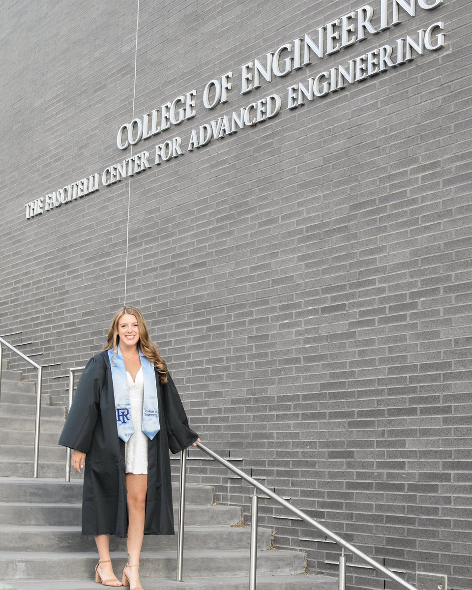 SarahLeighton02's tweet photo. Did the damn thing 💙��🎓 #BiomedicalEngineering #classof2021 https://t.co/jrZr72L8bn