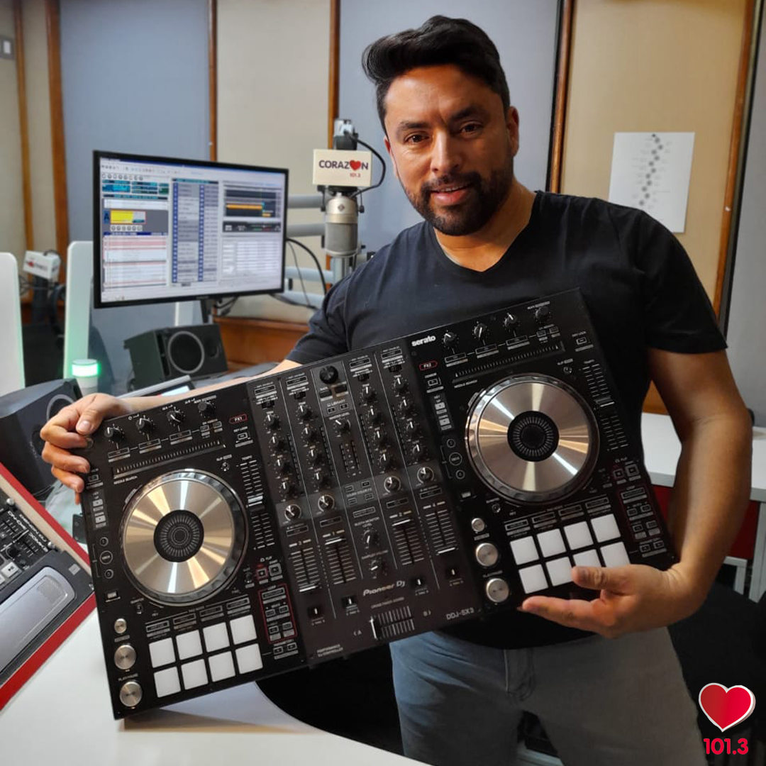 RadioCorazonFM's tweet photo. Fin de semana largo en compañía de @ultramanchile y las mejores canciones de #ElVacilonDeLaCorazón por la 101.3 tu #RadioCorazón ❤️ https://t.co/K4YWS0HjBy https://t.co/CQpPSzhOaO
