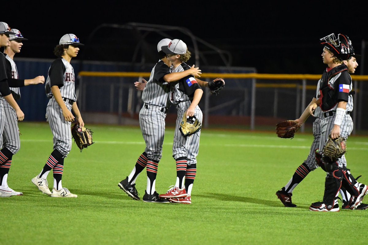 JimKlenke's tweet photo. Game 3 tomorrow!  @BaylorBaumann with an 85 pitch complete game shutout. 5-0 Heath over Sachse. @HeathHawksBB @RISDAthletics @SportsDayHS @SachseBaseball @dfwvarsity @TxHS_Baseball https://t.co/BYIy2jRXXL