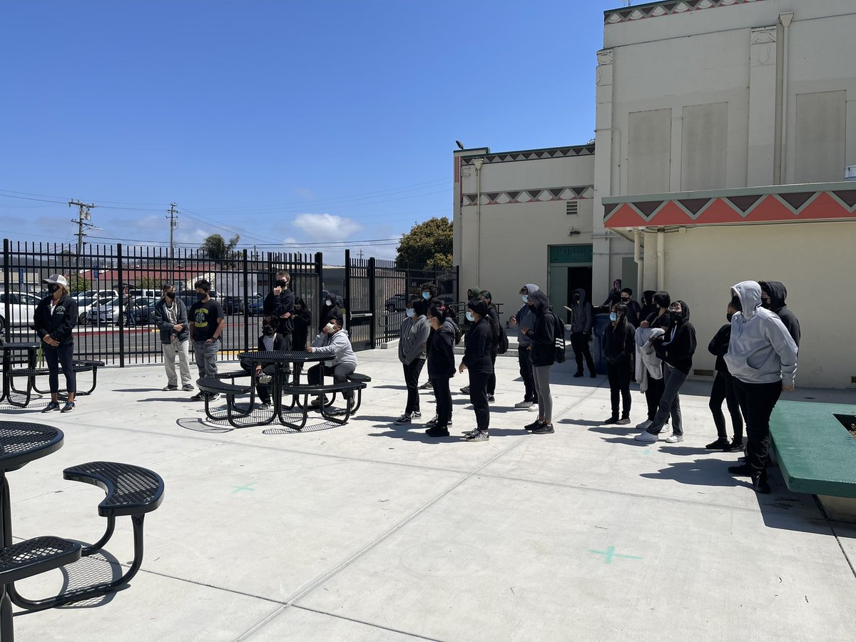 PajaroMiddle1's tweet photo. @PajaroValleyUSD Our students were pleased to be able to honor Harvey Milk Day at PMS! Thanks to our Students, staff and Watsonville Mayor and PMS teacher, Mr. Jimmy Dutra for your participation in this event! https://t.co/38KMtzLPX0