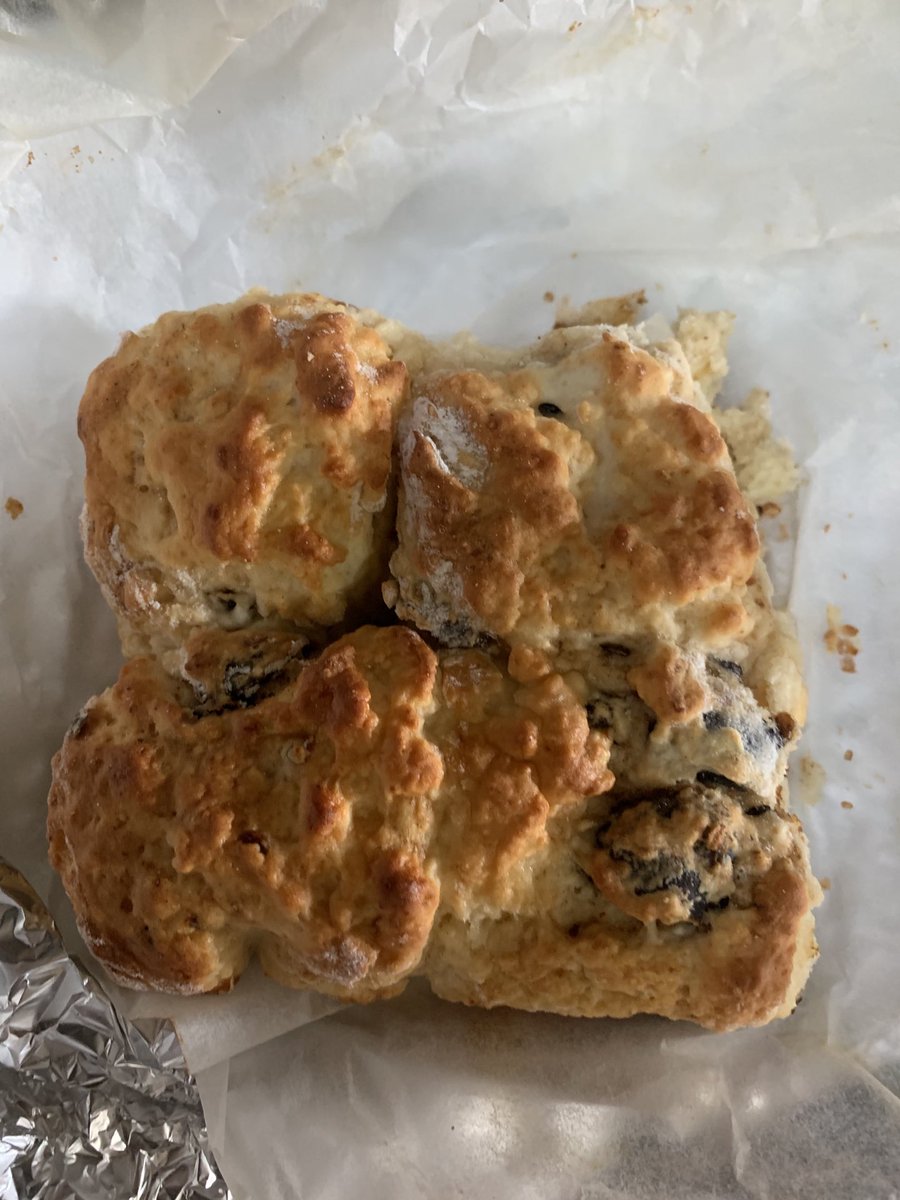 CLAN_AU's tweet photo. Huge thanks to Gladys👏 who baked some fresh scones for smoko at the working bee 🐝 at #AustralianOrphanageMuseum
Lenny Terry & Warren love Gladdie’s scones all got parcel of goodies to take home
Robbie missed out had to drive back to big smoke
#Sconetime #datescones yummy 😋 https://t.co/fzAgLANp2M