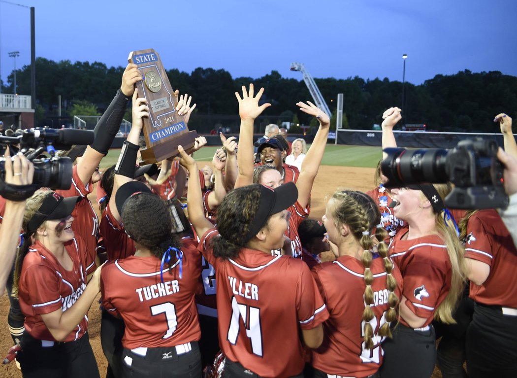 "I told them to close their eyes and I told them to imagine the girl they used to be at 5 years old."

Taylor Burt gave a speech, the <a href="/hewittsoftball/">Hewitt Softball 🥎</a> bats woke up, and the Huskies finished off a completely dominant season.

STORY: cahabasun.com/sports/hewitt-…