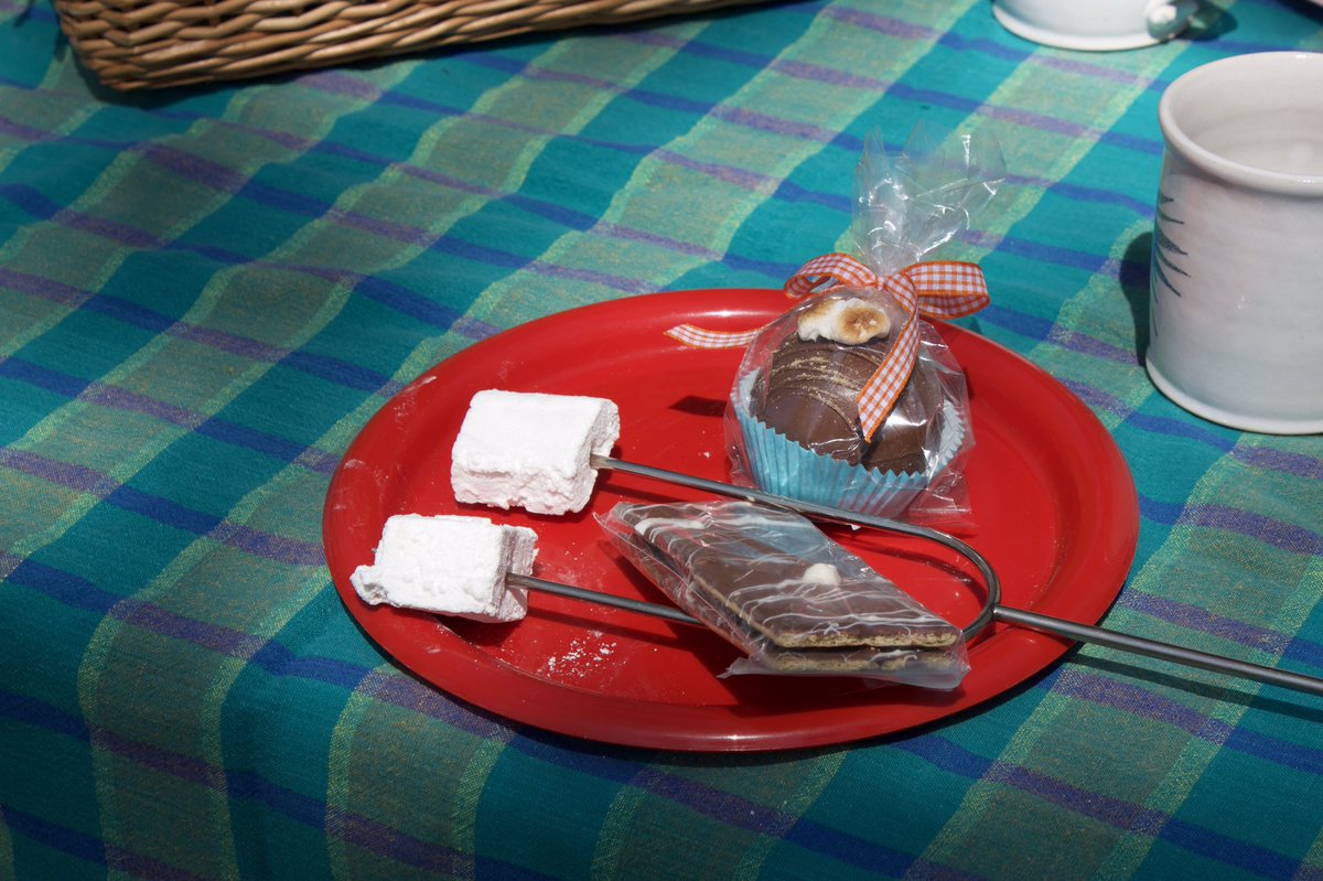 TheCandymanEdm's tweet photo. New Happy Camper kits available tomorrow! S’more hot chocolate bomb, chocolate covered graham crackers and homemade marshmallows! https://t.co/EcMufcbrjm
