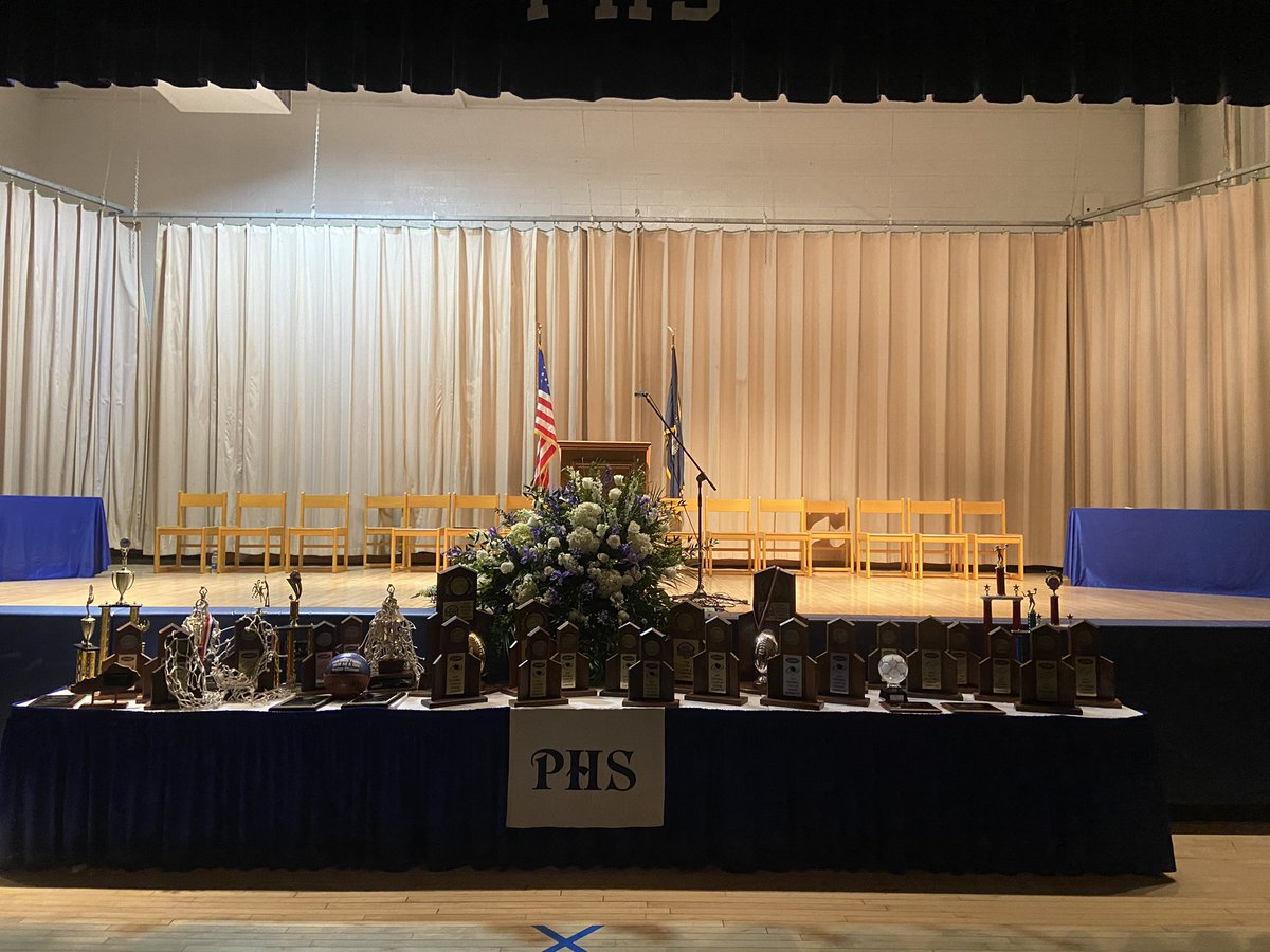 PaintsvilleHS's tweet photo. And so concludes the 2020-2021 year. Thank you to our seniors for the memories and know you will always have a home at PHS. We love you!

Thank you to our faculty and staff for all their hard work in making this another wonderful graduation ceremony for our students! https://t.co/dtCzosmGRO