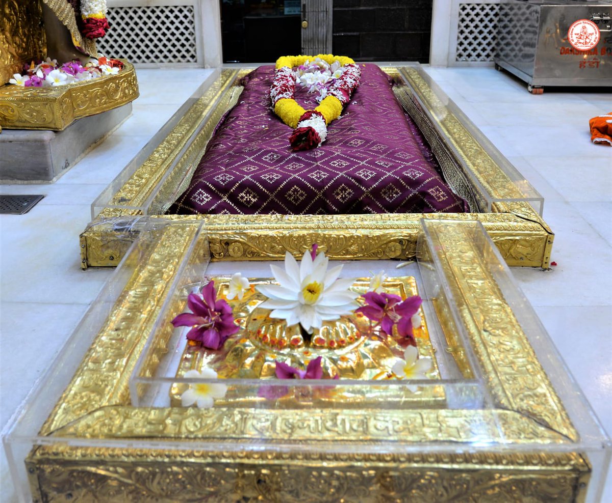 SSSTShirdi's tweet image. *!! 🕉️ साई राम !!*
*श्री साईबाबा संस्थान विश्वस्त व्यवस्था,शिर्डी*
 *आरती :- शिर्डी माझे पंढरपूर*
 *शनिवार २२ मे २०२१*                              
*!! 🕉️ Sai Ram !!*
*Shri Saibaba Sansthan Trust, Shirdi*
*Aarti* :- *Shirdi Majhe Pandharpur*
*Saturday 22 May 2021*