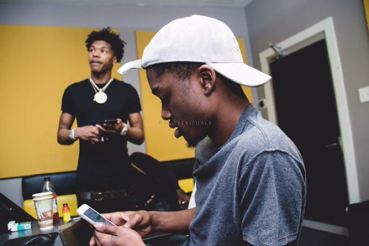 MattazikMuzik's tweet photo. definition of loyalty thru pictures ...
who woulda knew asking for a picture while you at work, would lead to being the best producer/engineer with ya ... 
@lilbaby4PF #YKWTFO mane ... it’s up and it’s stucc ... 
#CBFU #AlabamaHottestProducer #48kHz #MNM https://t.co/9J4YwOyLtH