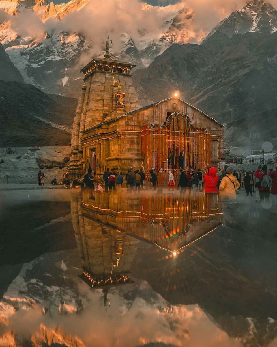 "Kedarnath" Mandir 🚩

Kedarnath Temple is a Hindu temple dedicated to Lord Shiva. Located on the Garhwal Himalayan range near the Mandakini river, Kedarnath is located in the state of Uttarakhand, India.

🔱"श्री महाकालेश्वर"🔱

Har Har Mahadev ✊🏻