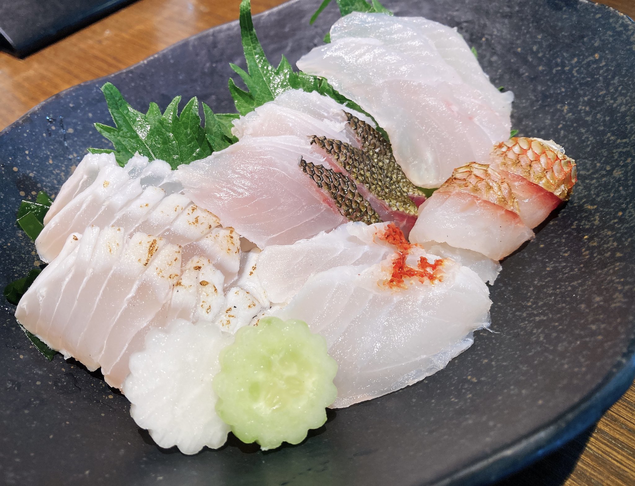 仙川釣よし 本日は諸事情につき11 30 14 00の営業となっております お刺身はメダイ ウメイロ アオダイ キツネベラ 八丈アカムツです 通常よりも短い営業ですが 本日も宜しくお願い致します 釣よし 三鷹 新川 ランチ 釣り お刺身 八丈島