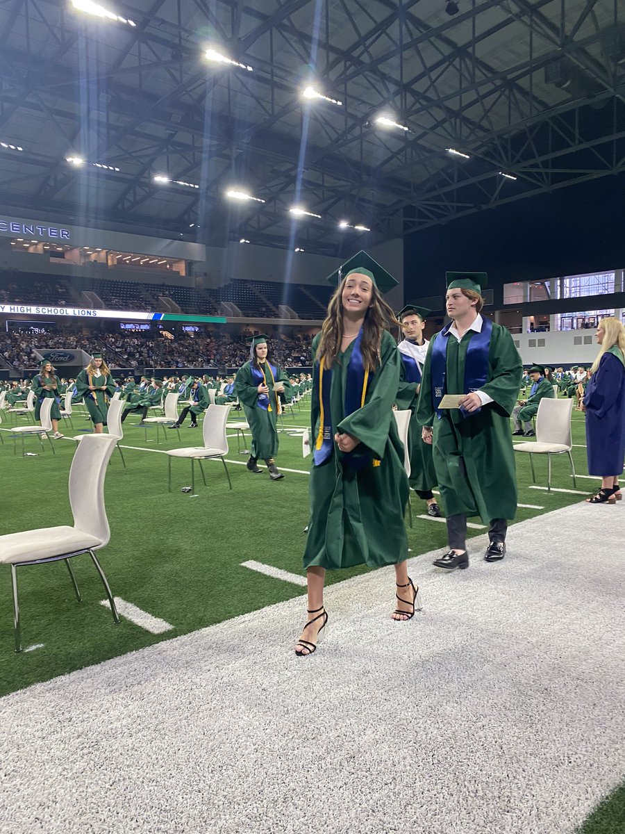 Reedy girls track class of 2021😍😍 we love y’all And are always in your corner!! Always a Lion!! #rhsroar #believe