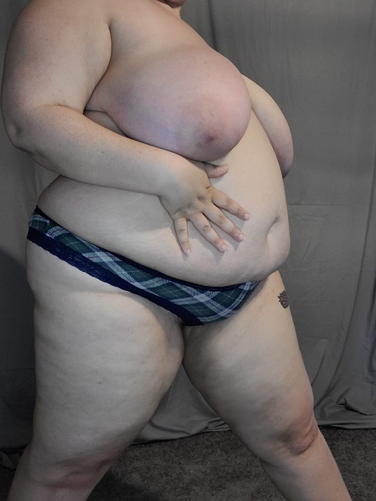 CWhoreNextDoor's tweet photo. Missing my Subs extra tonight. #BBW #BBWFans #onlyfanspromo #OnlyFriends #Schmolysmans #SellingContent #BUYINGcontent #OnlyFriend #HoleyFans #OnlyHams #onlyfanspromos #bigb00bs #bigtiddygf #tease #ChubbyWhoreNextDoor #ChubbyGirls #Chubby #chubbygirlsdoitbetter #chubbyfanslover https://t.co/v2oR9srIBj