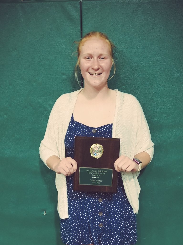 Nice way to end the last day of high school! Honored with the Senior Female Athlete of the Year Award! #4sportathlete @WestLutheran @net_izzy