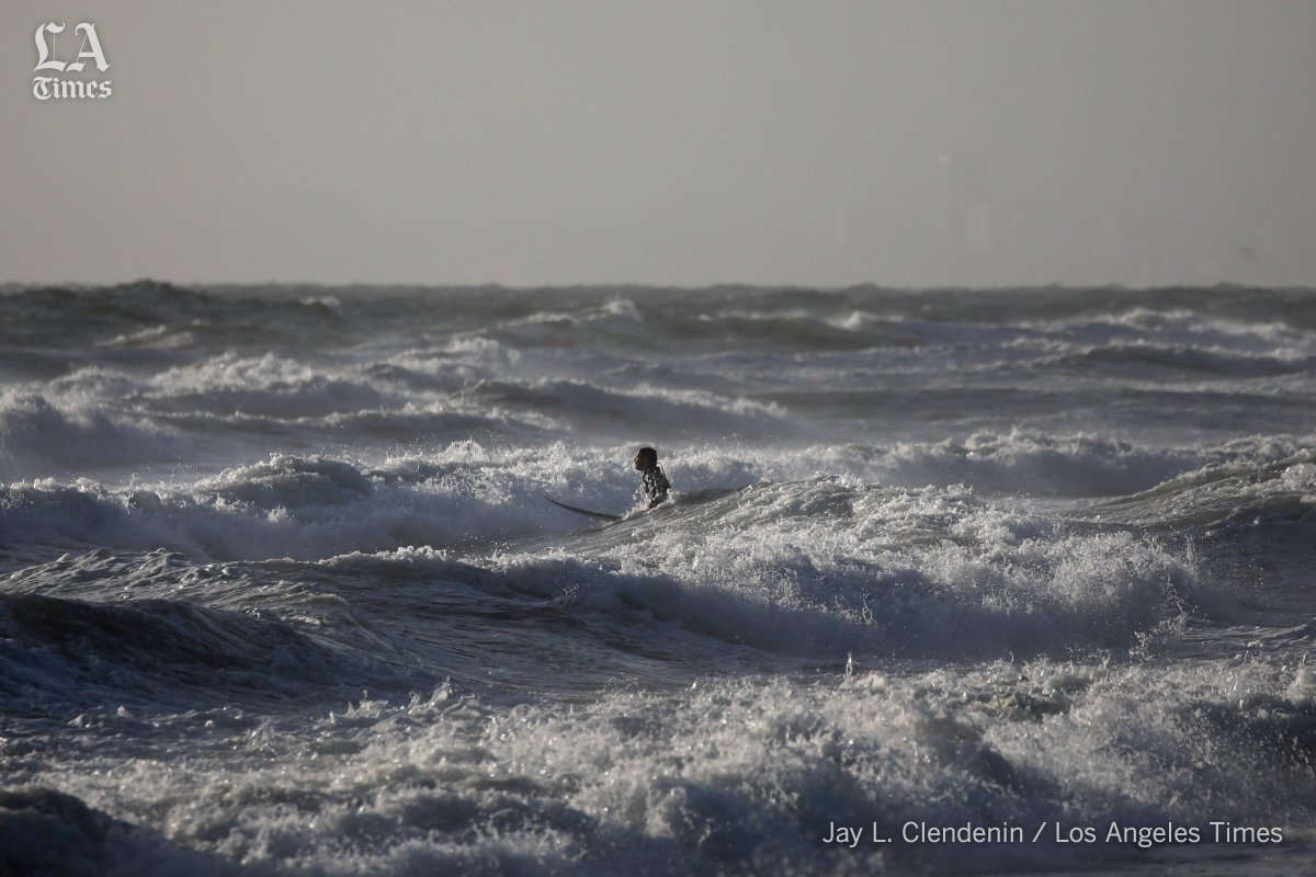 jaylclendenin's tweet photo. oops, i did it again...
Nick Folz tempts fait, in the windy surf off Hermosa Beach... he lasted just long enough to know it was too much!
#weather #featurehunt https://t.co/lUIBnKCiXM