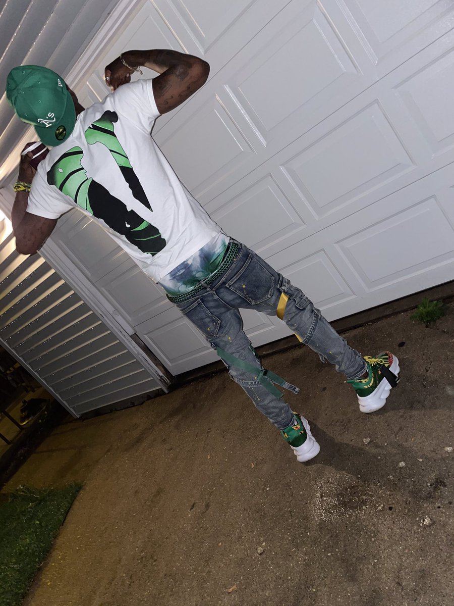 TrapjitG's tweet photo. Worked hard for this shit omm I’ma enjoy it 🤞🏿 Big 💰😈✅ https://t.co/NoVsCV2mgP