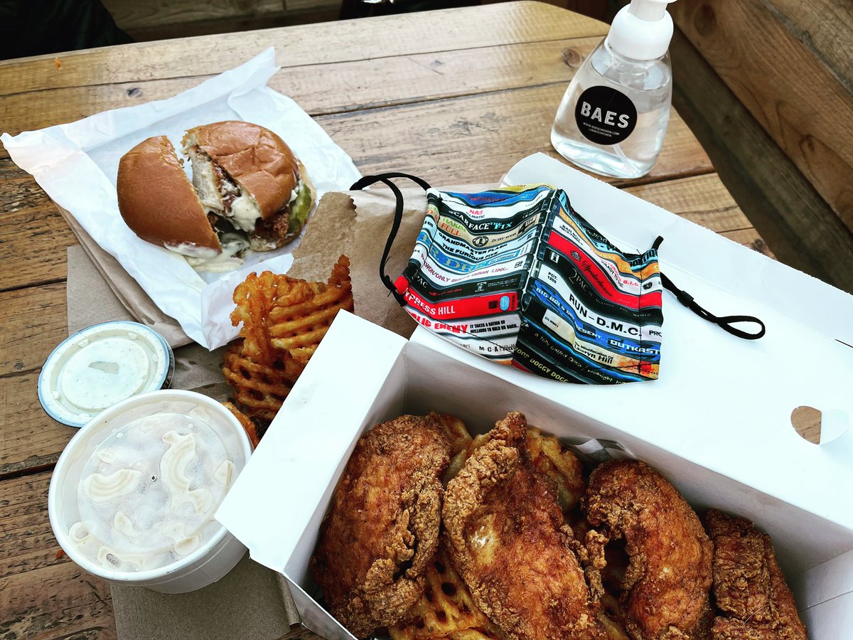 bigjohnNEP's tweet photo. Are ππΌ You ππΌ SeriousππΌ!!?? π₯ π π₯ #ChickenForDays #DateNight #Portland #Baes https://t.co/6I9jGnl0p6