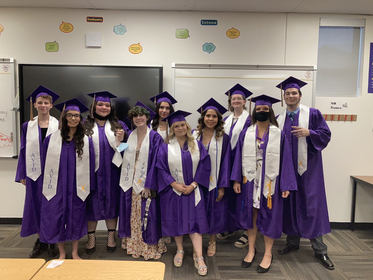 qchsavid's tweet photo. Congratulations to the first AVID class to graduate from QCHS! #thisisavid #qchsavid https://t.co/MOSq02fbgD