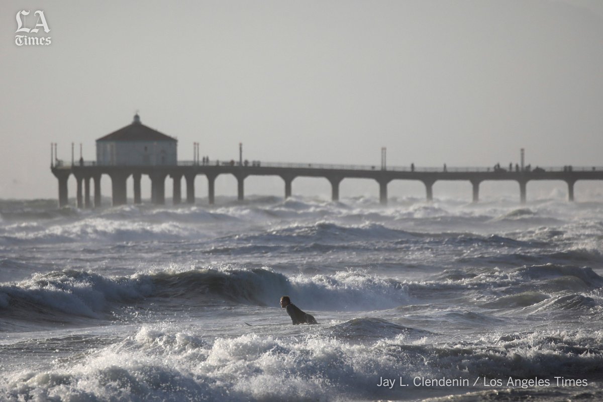 jaylclendenin's tweet photo. oops, i did it again...
Nick Folz tempts fait, in the windy surf off Hermosa Beach... he lasted just long enough to know it was too much!
#weather #featurehunt https://t.co/lUIBnKCiXM
